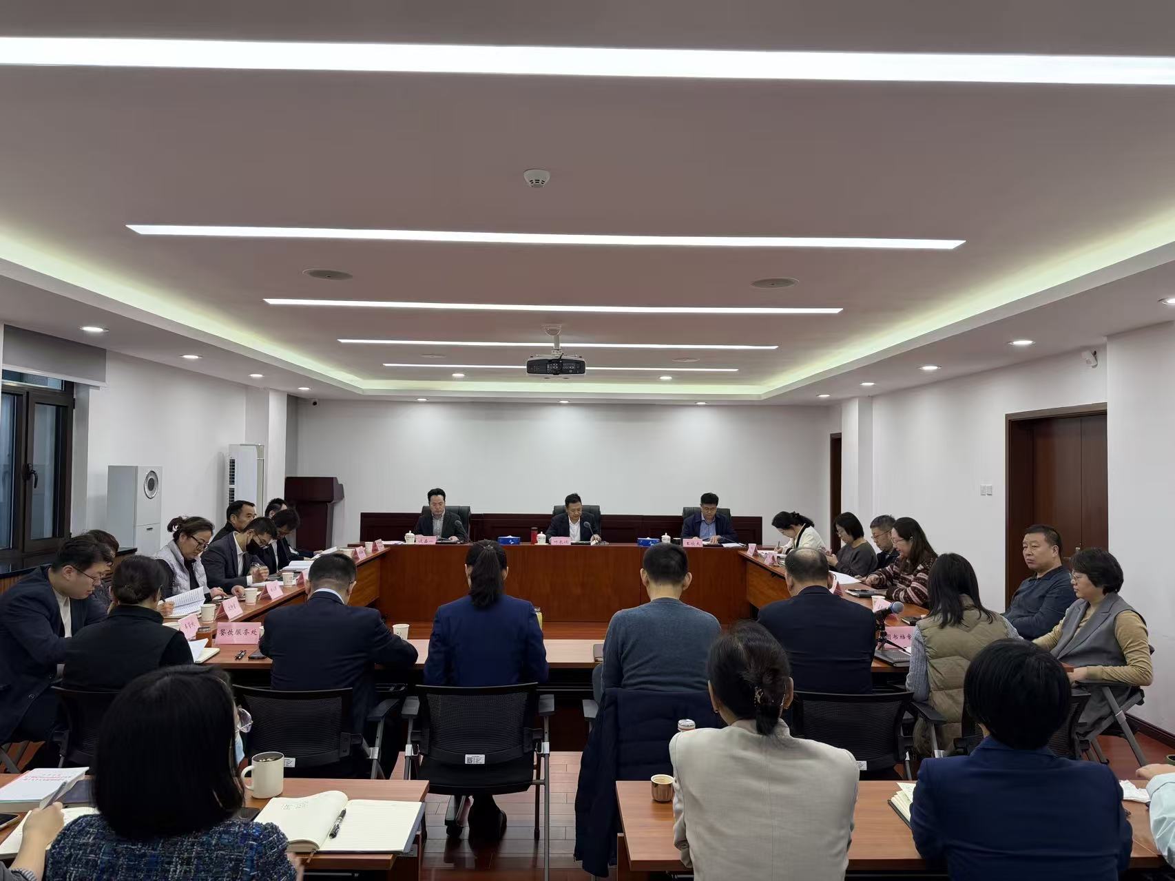 理论中心组学习.jpg